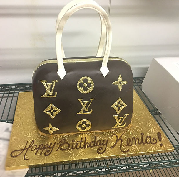 Stort univers Hvad folder Louis Vuitton Hand Bag Cake 2 - Montilio's Bakery